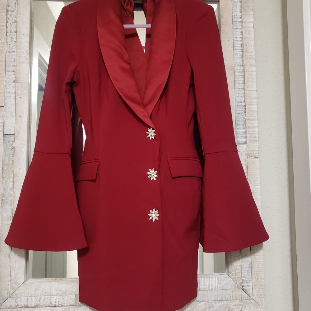 ❤️❤️Lavish Alice Bow Back Blazer Dress in Burgundy - Picture 5 of 12